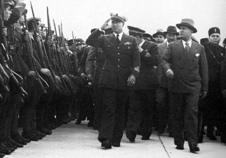 Jeden z návštěvníků je italský politik a Mussoliniho zeť Galeazzo Ciano. (Ignoto / wikimedia.commons.org / Volné dílo)