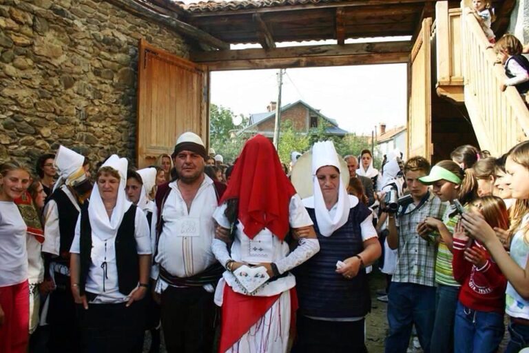 Tradiční svatba v Albánii má několik zvláštností.