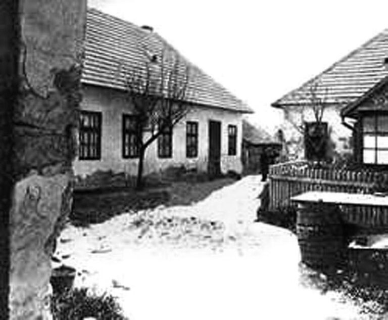 Dům, ve kterém Béla žije a vraždí. (Volné dílo, commons.wikimedia)