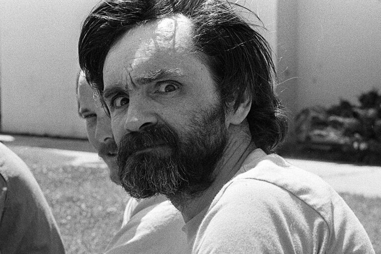 Manson měl neobyčejné charisma, kterým ostatní uchvátil.