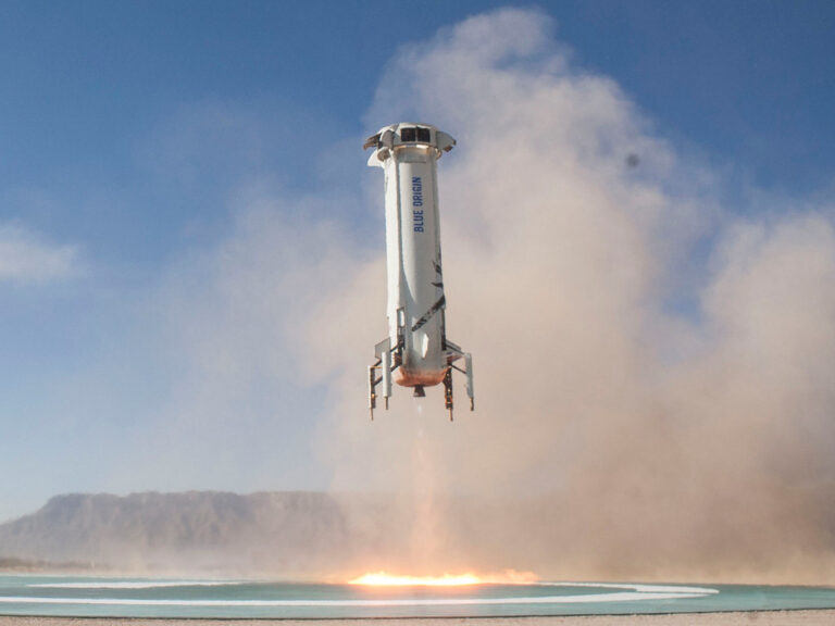 Raketa New Shephard vyvinutá společností Blue Origin pro vesmírný turismus. FOTO: NASA Flight Opportunities/ Creative Commons/ Public domain