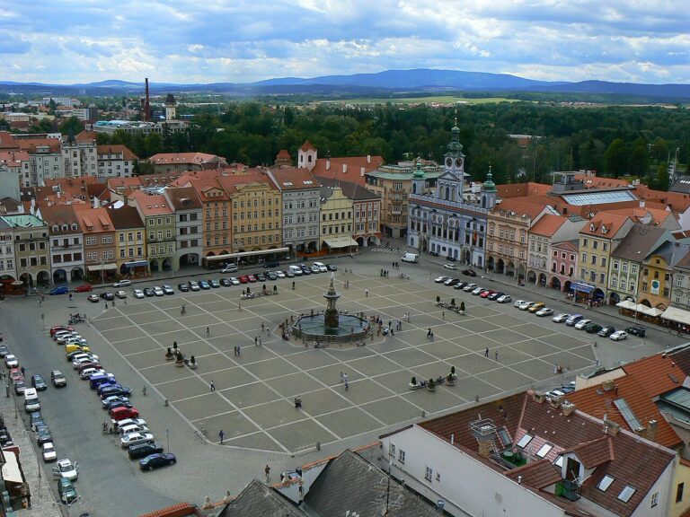 Čtvercové českobudějovické náměstí Přemysla Otakara II. FOTO: Jitka Erbenová (cheva)/Creative Commons/CC BY-SA 3.0