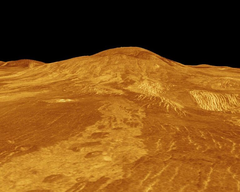 Přibližně 2 km vysoká sopka Sif Mons na Venuši (generovaný 3D snímek). FOTO: JPL/NASA / Creative Commons / volné dílo