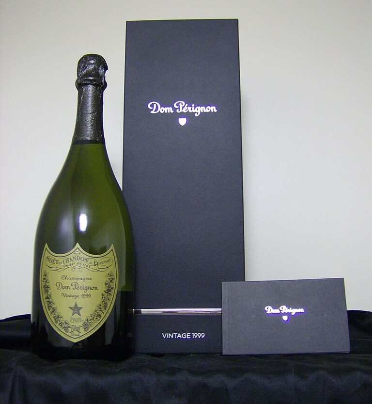 Šampaňské Dom Perignon. FOTO: PlatinumSunlight na anglické Wikipedii/Creative Commons/Public domain