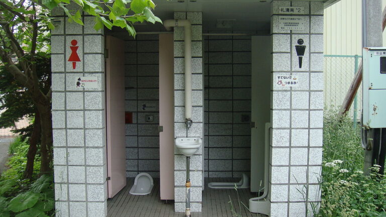 Japonsko – veřejné toalety mohou mít různou podobu. FOTO: David McKelvey from Brisbane, Australia/Creative Commons/ CC BY 2.0
