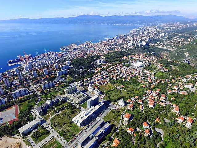 Největší chorvatský přístav Rijeka leží v Jaderském moři.(Foto: Antonio199cro / commons.wikimedia.org / CC BY-SA 4.0)