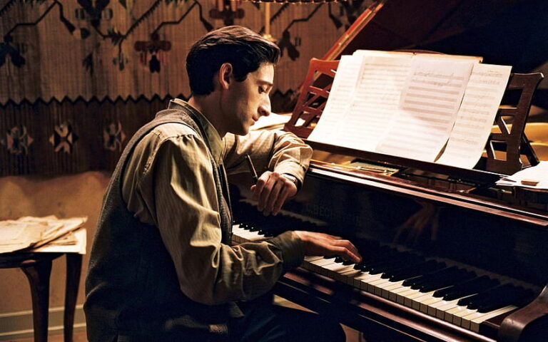 Role ve filmu Pianista evokuje v Brodym vzpomínky na smutný osud části své rodiny. Foto: pxfuel