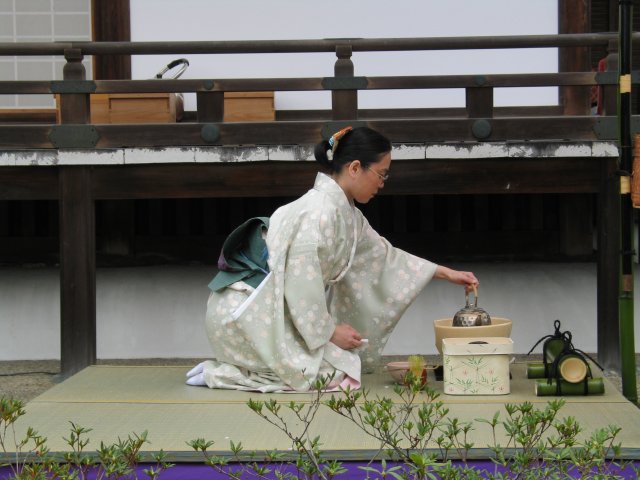 V Japonsku (ale i v Číně) je rozšířená praxe čajového obřadu, při kterém se připravuje a následně pije kvalitní čaj. FOTO: Stephane D'Alu/Creative Commons/CC BY-SA 3.0