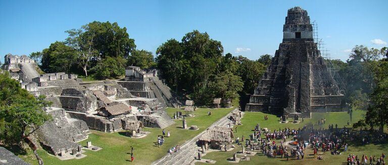V Peténu na severu Gautemaly, kde se nachází i Tikal (foto), odhalila technologie LiDAR desítky ruin mayských měst. FOTO: Bjørn Christian Tørrissen / Creative Commons / CC BY-SA 3.0