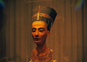 Slavná busta Nefertiti: Seznam nálezů usvědčil Borchardta z podvodu