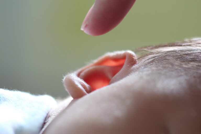 Tlak na bloudivý nerv v uchu může vyvolat kašlání. Foto: Tung256 / Pixabay.