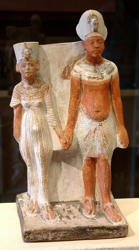 Malé sousoší Achnatona a Nefertiti. FOTO: Louvre Museum/Creative Commons/CC BY-SA 1.0