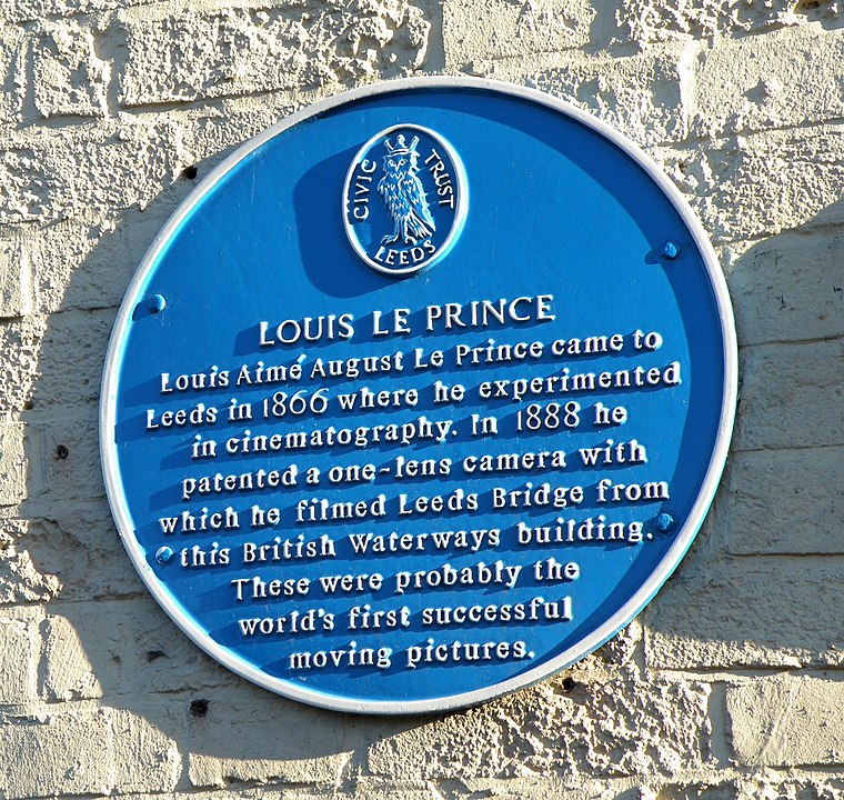 Dnes ho připomíná např. pamětní deska na mostě Leeds Bridge (KGGucwa, CC BY-SA 3.0, commons.wikimedia)