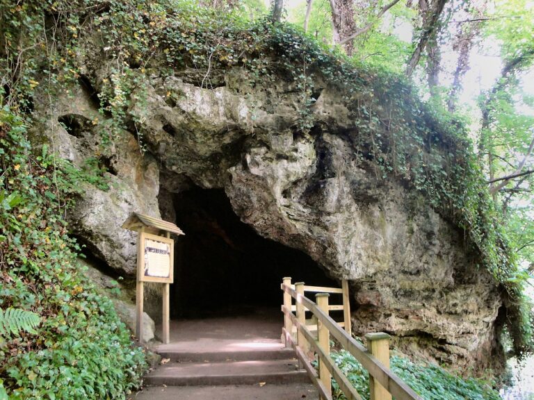 Její jeskyně je dnes turistickou atrakcí. Foto: chris 論 / CC BY 3.0