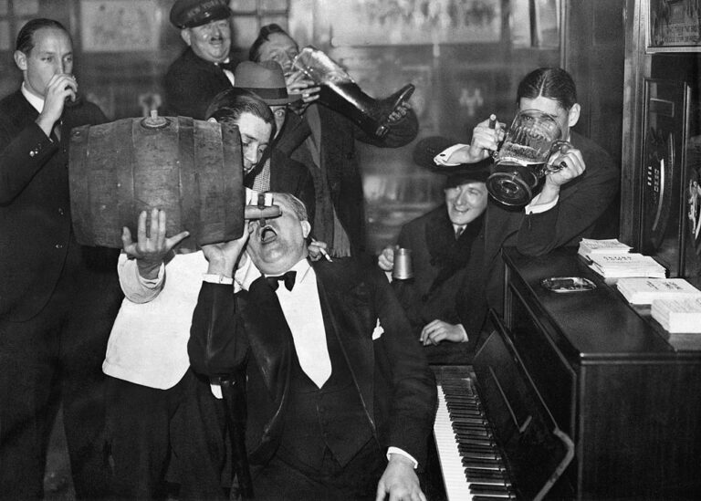 Aspon něco dobrého krize přinesla, Amerika se po 13 letech muže znovu svobodně napít. Prohobice skončila. (volné dílo, commons.wikimedia)