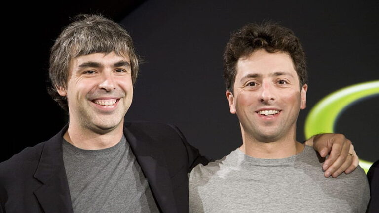 Larry Page (vlevo) a Sergey Brin to ze školního projektu dotáhnou až mezi vizionáře. Foto: pxfuel