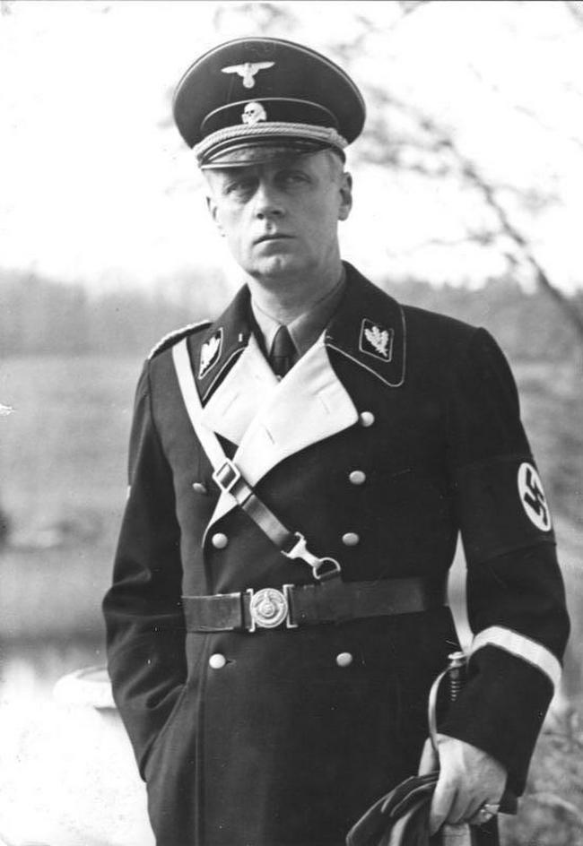 Bývalý ministr zahraničí už takové štěstí nemá. Joachim von Ribbentrop umírá na šibenici. (Bundesarchiv / wikimedia.commons.org / CC BY-SA 3.0)