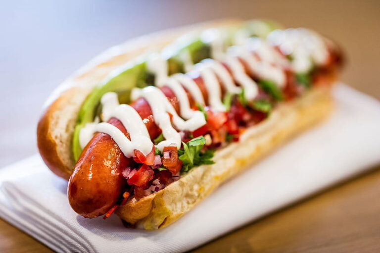 Hot dogy se stanou doslova masovou záležitostí. Klasickým pokrmem rychlého občerstvení. Foto: pxfuel.