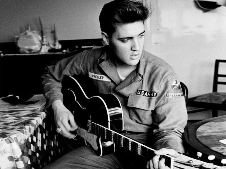 Elvis musel nastoupit na vojnu, ale ani poté na něj fanoušci nezapomněli. FOTO: pxfuel