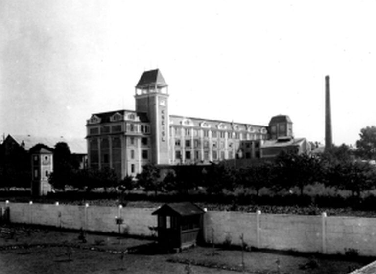 A takto vypadala továrna Sfinx v Holešově ve 40. letech... Foto: Sfinx