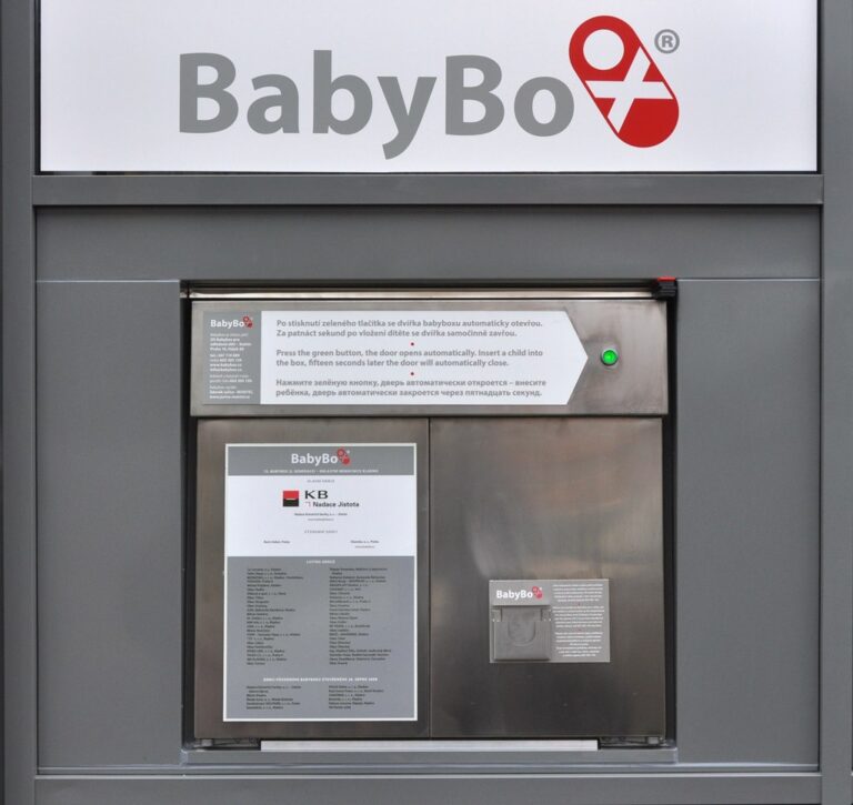 Venkovní strana českého babyboxu nové generace. FOTO: Ludvík Hess/Creative Commons/CC0