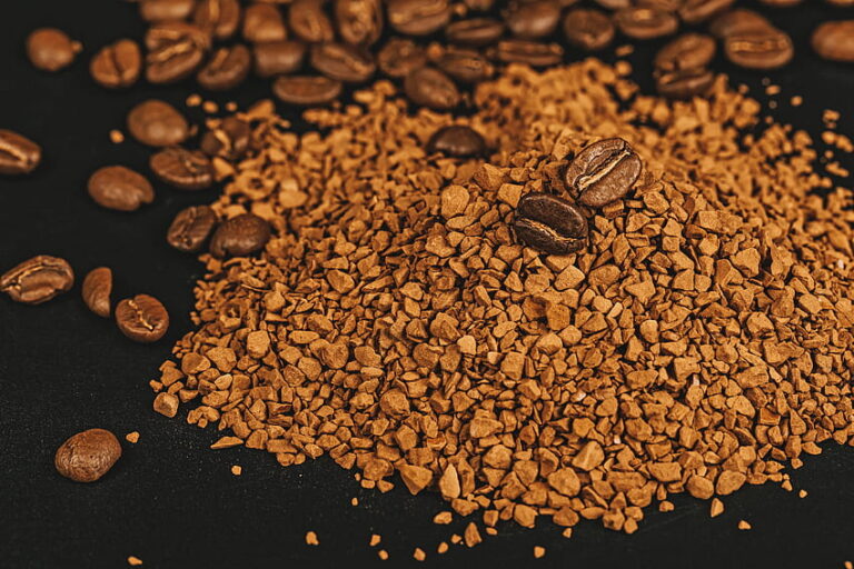 V Austrálii se ročně vyprodukuje přibližně 75 000 tun kávové sedliny, který končí na skládkách. Foto: pxfuel