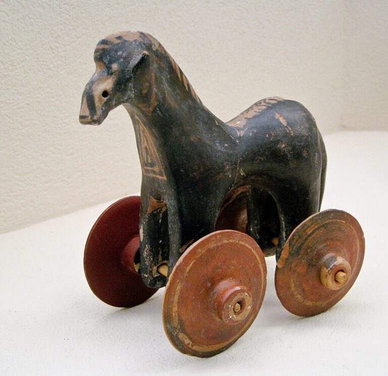 Malý kůň na kolečkách (starověká řecká dětská hračka). Z hrobu datovaného 950-900 př.nl. Archeologické muzeum Kerameikos v Aténách. FOTO: Sharon Mollerus/Creative Commons/CC BY 2.0
