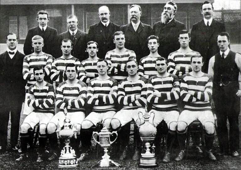 Skotský pohár několikrát v historii vyhrají třeba fotbalisté Celticu. (Neznámý autor / wikimedia.commons.org/ Volné dílo)