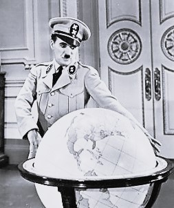 Slavný komik si vzal na paškál i Adolfa Hitlera. V té době ještě netušil nic o koncentračních a vyhlazovacích táborech. FOTO: United Artists/Creative Commons/Volné dílo