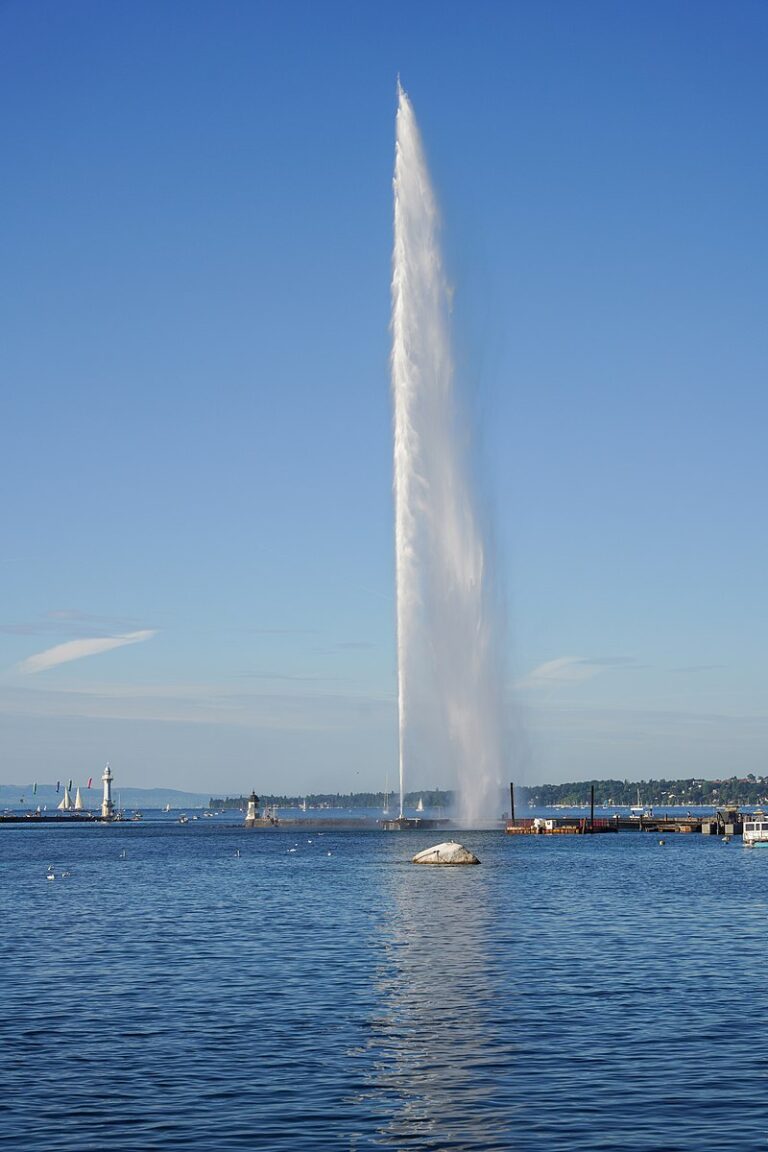 Ve Švýcarsku na nějaké cukrbliky nehrají, jde prostě o vodu tryskající z jiné vody. (Wikibusters / wikimedia.commons.org / CC BY-SA 4.0)