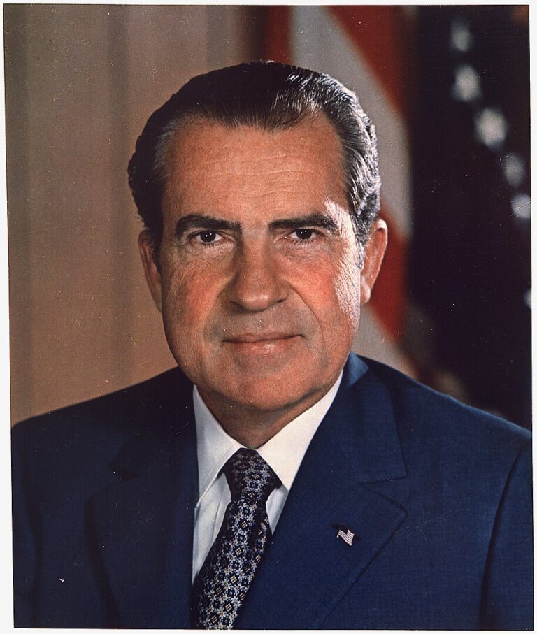 Richard Nixon se pořádně zapotí. (Volné dílo, commons.wikimedia)
