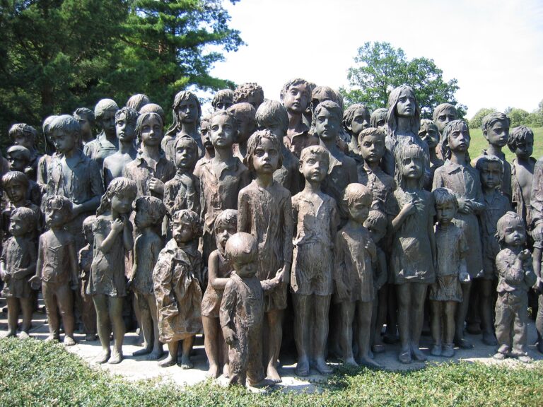 Památník dětským obětem v Lidicích. FOTO: Moravice/Creative Commons/Volné dílo
