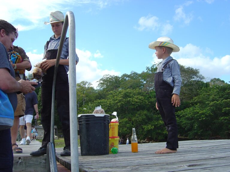 Děti z mennonitské komunity v Belize. FOTO: stanthejeep/Creative Commons/CC BY-SA 2.5
