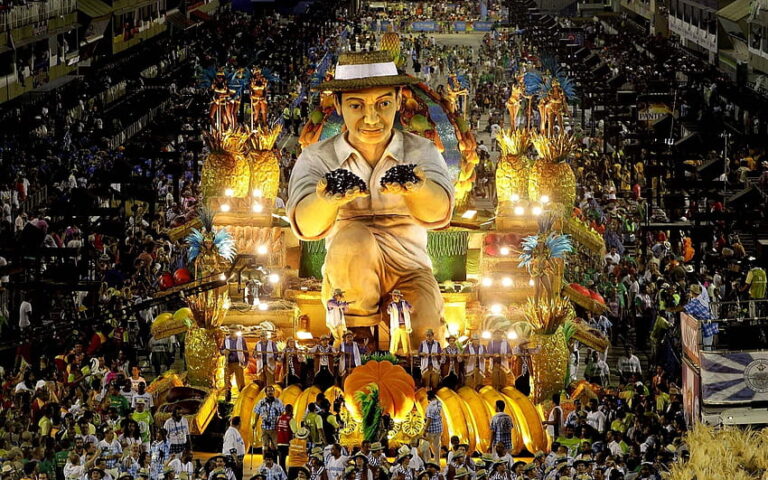Festival v Riu de Janeiru je opulentní, plný barev, záře, masek a hlavně tančících lidí! FOTO: pxfuel