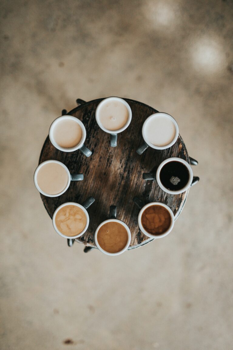 Slibné výsledky naznačila jak káva mletá, tak i instantní nebo bezkofeinová. Vliv nemělo ani přidání mléka či cukru. FOTO: Unsplash