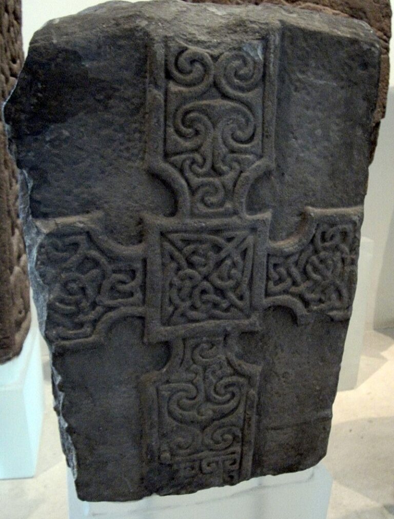 Na tomto kameni je znázorněn piktský kříž. FOTO: Clach an Tiompain/Creative Commons/CC BY-SA 3.0