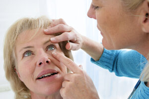 Oči v ohrožení: Poznáte varovné příznaky?