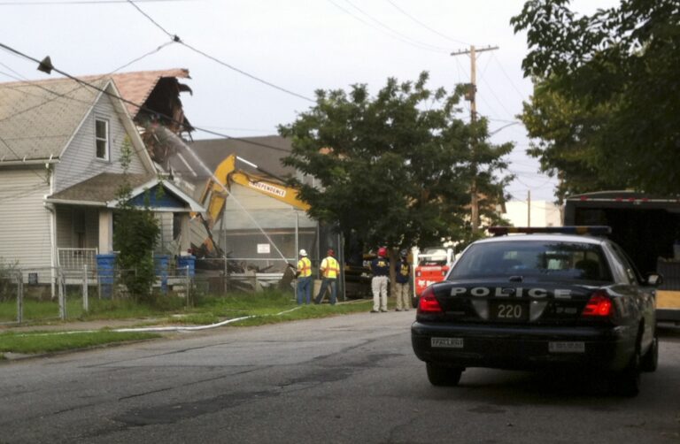 Dům na Seymour Avenue č. 2207, který se stal symbolem hrůzy pro tři oběti Ariela Castra, byl 7. srpna 2013 z rozhodnutí úřadů zbořen.