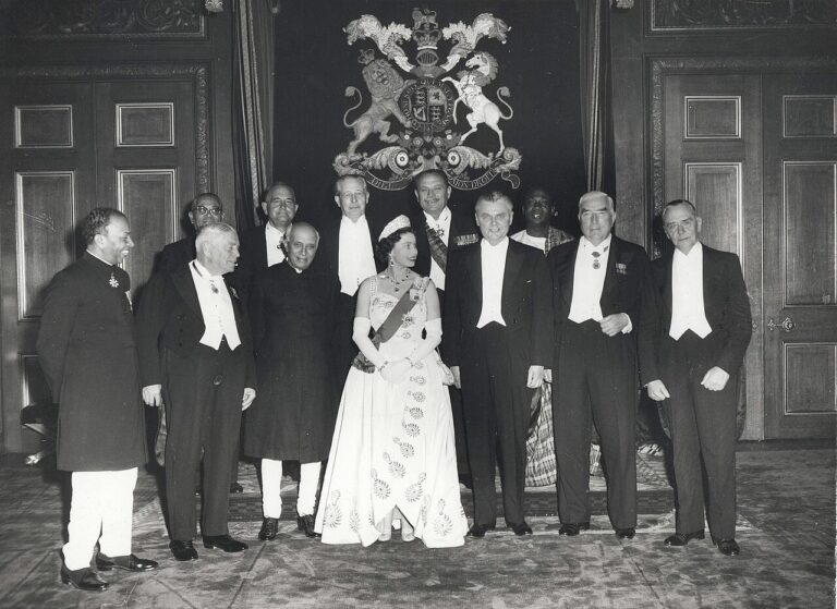 Alžběta II. s vůdci Commonwealthu na konferenci v roce 1960. FOTO: Not known, Diefenbaker Centre credits British Government/Creative Commons/Public domain