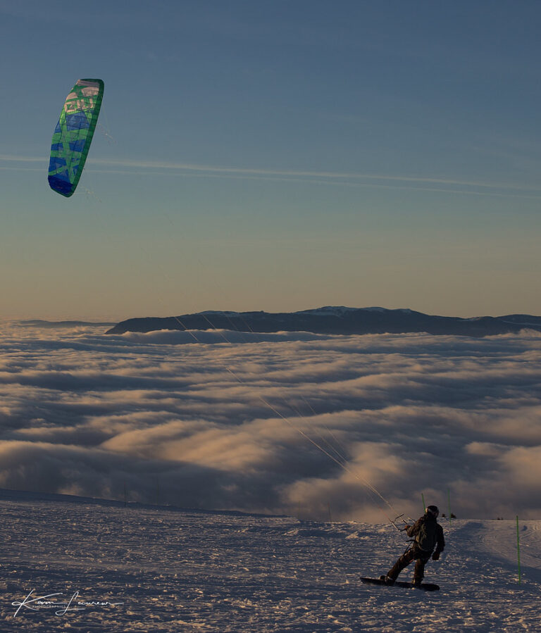 Snowkiting je ledovou verzí staršího kitesurfingu. Foto: Kevin Lecureur / Creative Commons / CC BY-NC-ND 2.0.
