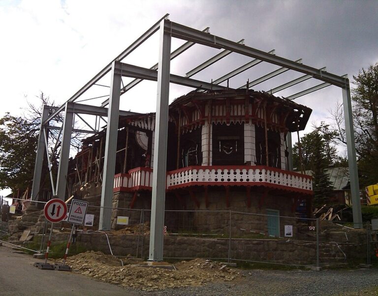 V roce 2014 však chatu Libušín těžce poničí rozsáhlý požár. (Ivannah, CC BY-SA 3.0, commons.wikimedia)