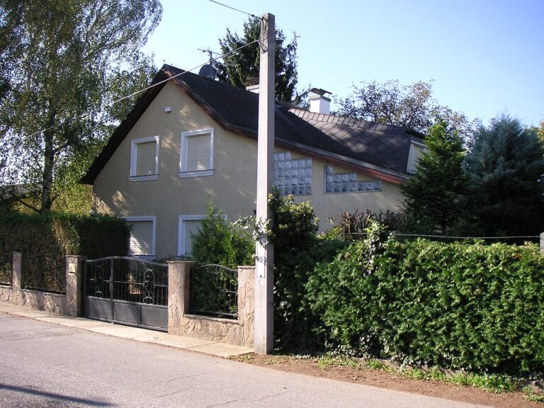Dům Wolfganga Priklopila v kterém byla držena. Foto: Priwo / CC BY-SA 3.0