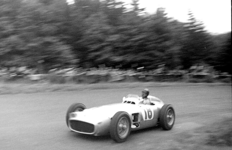Juan Manuel Fangio ve formuli stáje Mercedes.