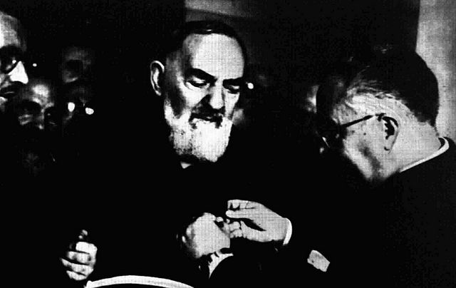 Otec Pio je spojován s mnoha mimořádnými schopnostmi. Foto: Neznámý autorUnknown author, Public domain, via Wikimedia Commons