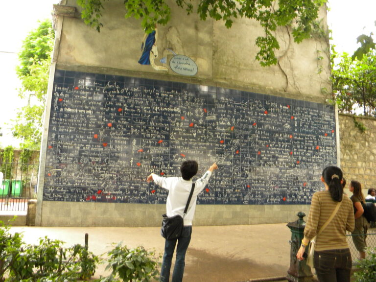 Zeď lásky v Monmartru Paříži, 