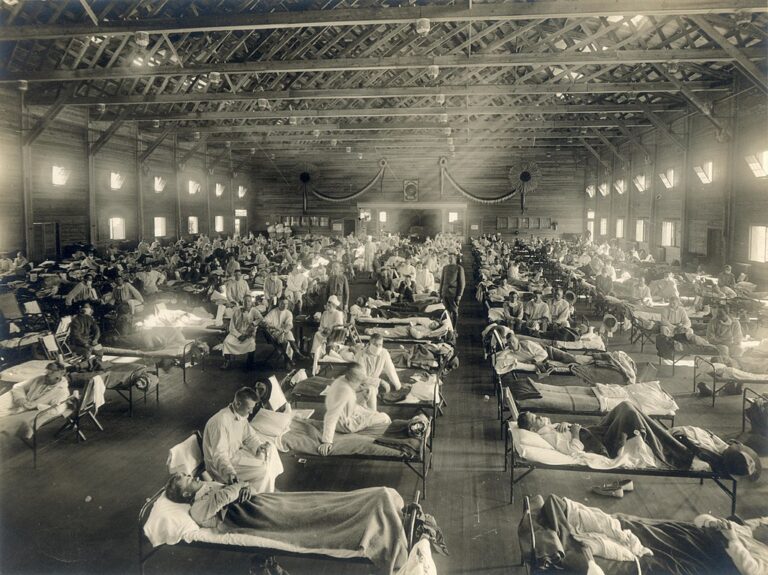 Pohotovostní nemocnice během chřipkové epidemie v Kansasu. FOTO: Otis Historical Archives, National Museum of Health and Medicine / Creative Commons / volné dílo