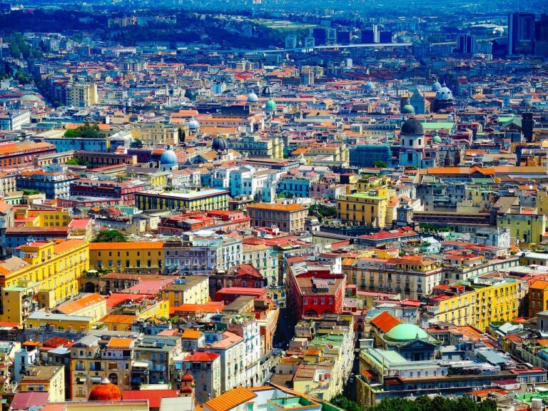 Slavná Neapol je v dřívějších dobách semeništěm smrtelných nemocí. Foto: 12019 / Pixabay.