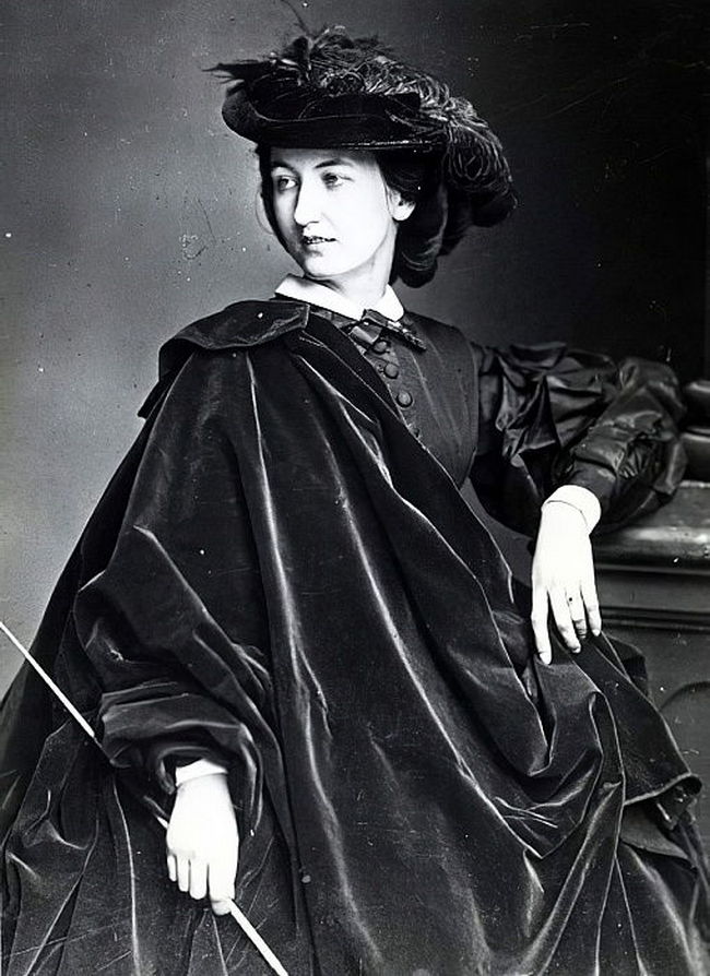 Lola Montezová v roce 1860 na fotografii Antoina Samuela Adam-Salomona (Antoine Samuel Adam-Salomon, CC BY-SA 4.0, commons.wikimedia