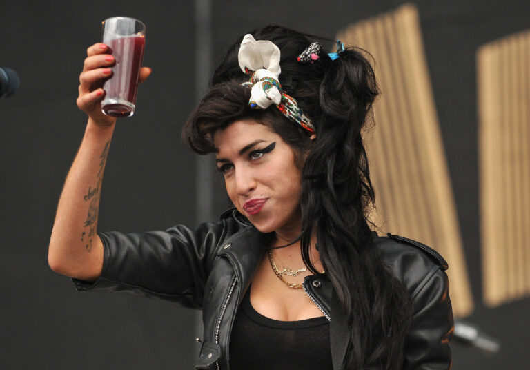 Už od útlého dětství problémová – taková je britská zpěvačka Amy Winehouse, další slavná členka Klubu 27. FOTO: VitVit / Creative Commons / CC BY-SA 4.0 DEED