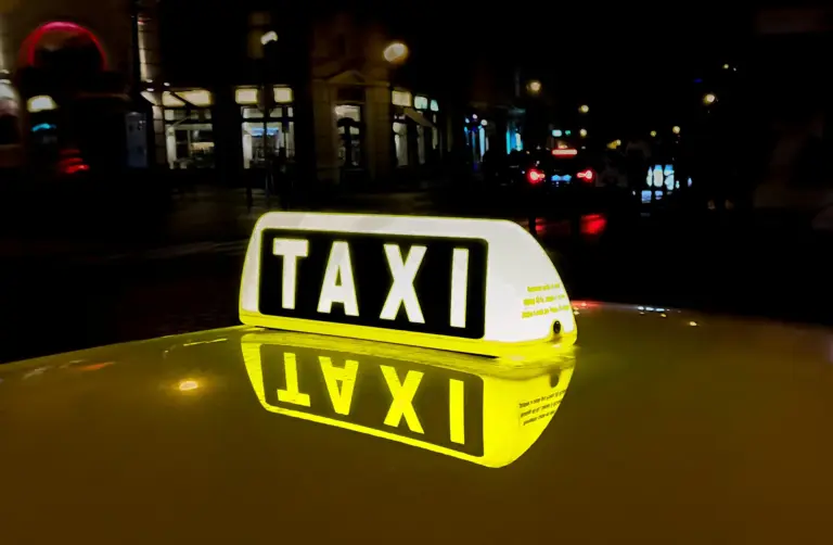 První obětí gamblera byl taxikář. FOTO: Pexels.